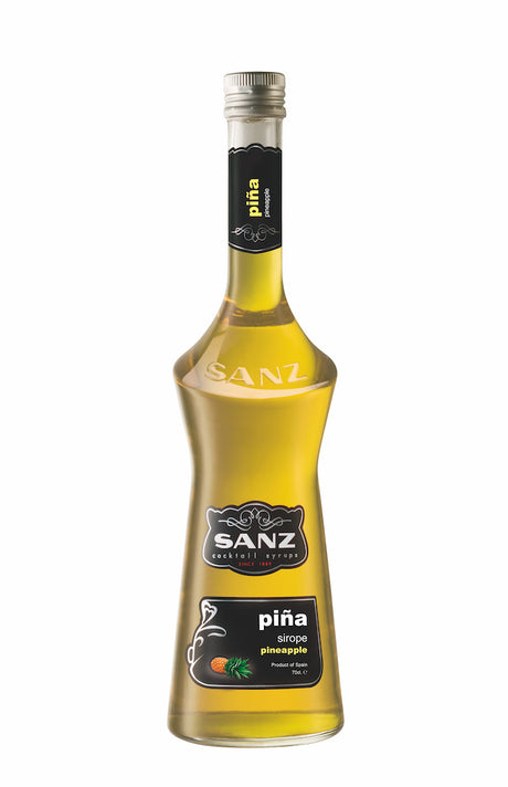 Ananassirup Sanz 0,7L in eleganter Glasflasche mit schwarzem Etikett und goldgelbem Sirup.