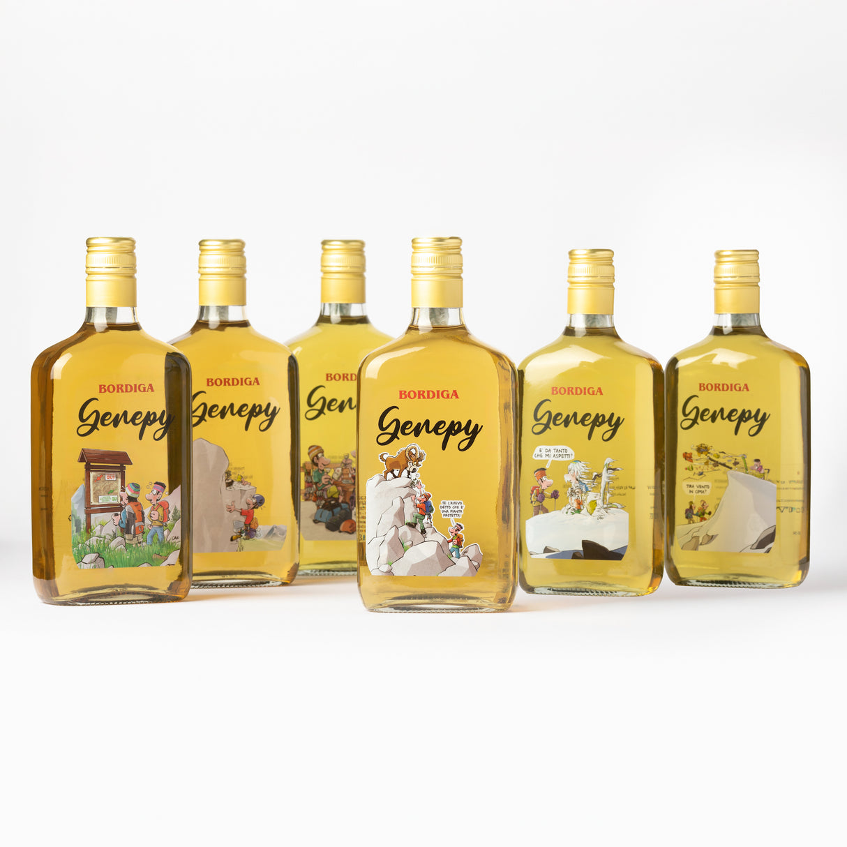 Sechs Flaschen Genepy Ciao Likör von Bordiga, jede mit unterschiedlicher humorvoller Illustration von Ciao Comix, gelber Likörinhalt.