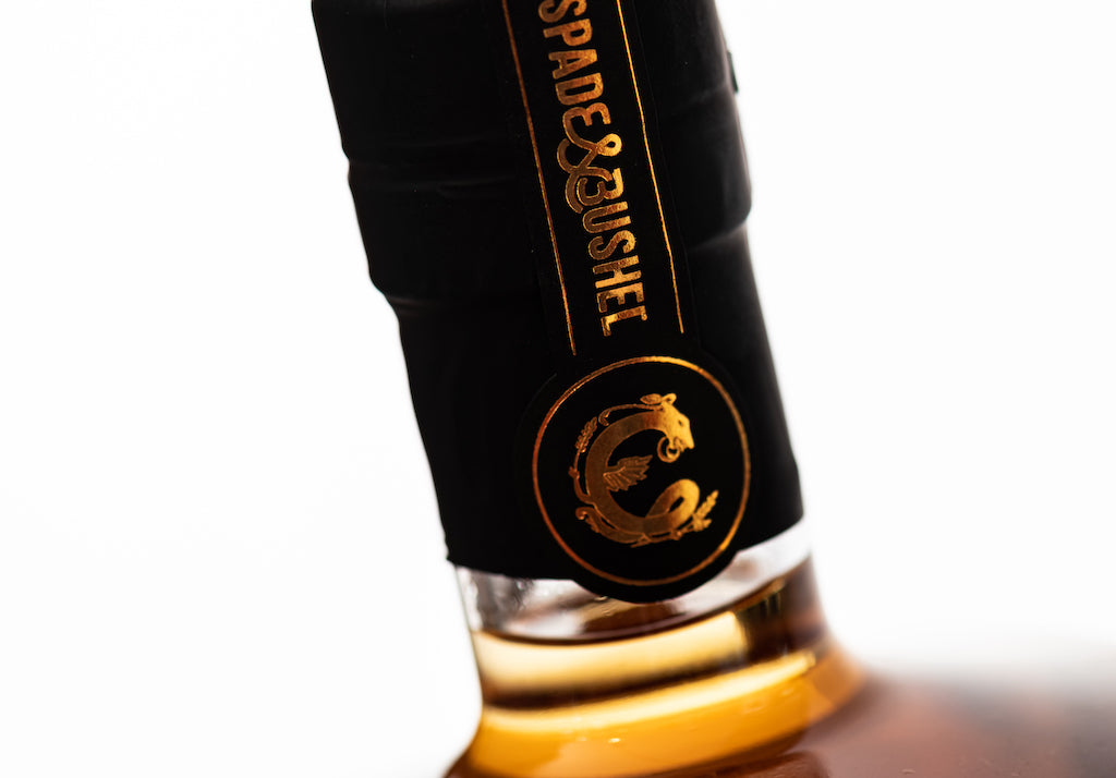 Irish Whiskey 12 Jahre Double Barrel Spade and Bushel