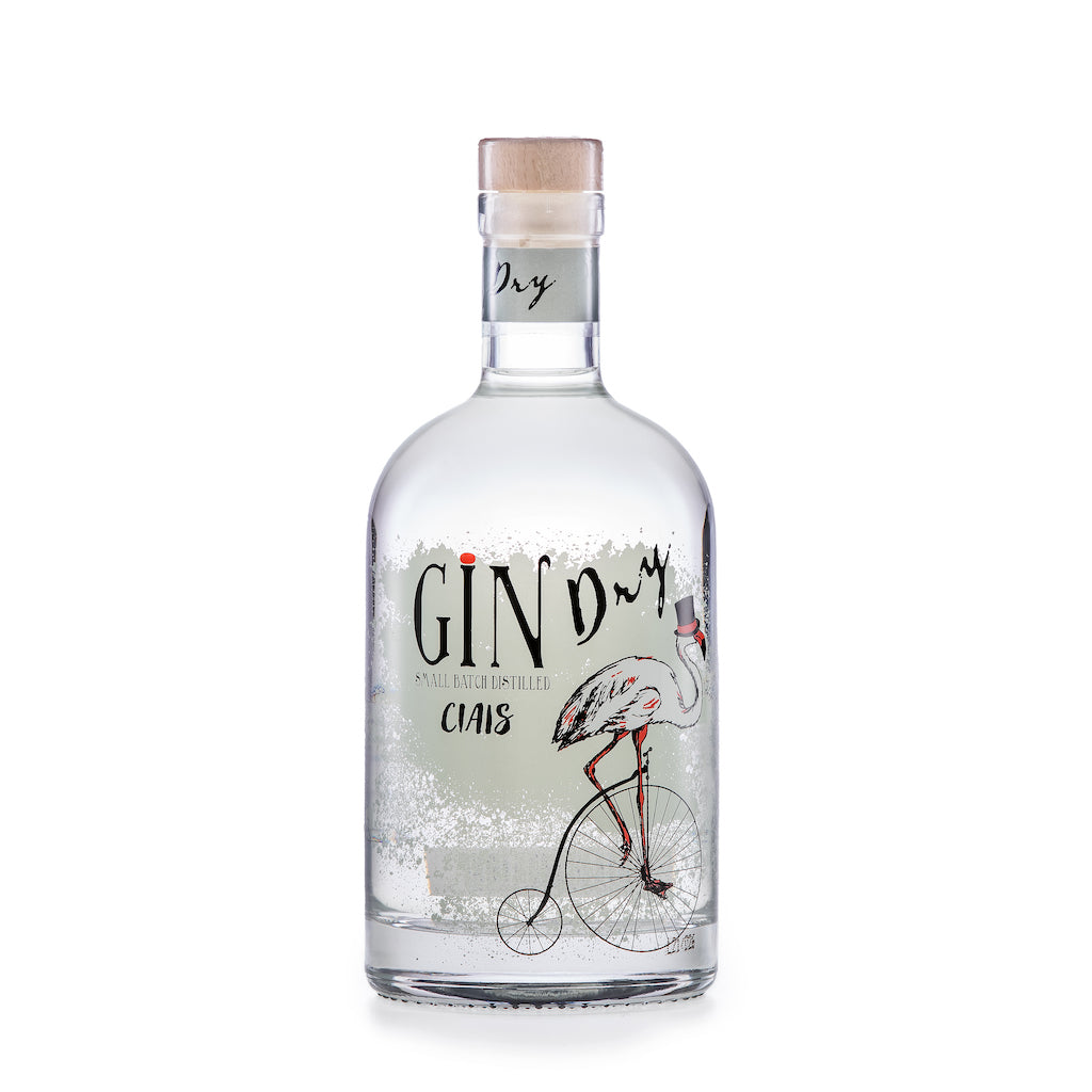 Italienischer Dry Gin von Bordiga in transparenter Flasche mit Flamingo auf Hochrad und Korkverschluss vor weißem Hintergrund.