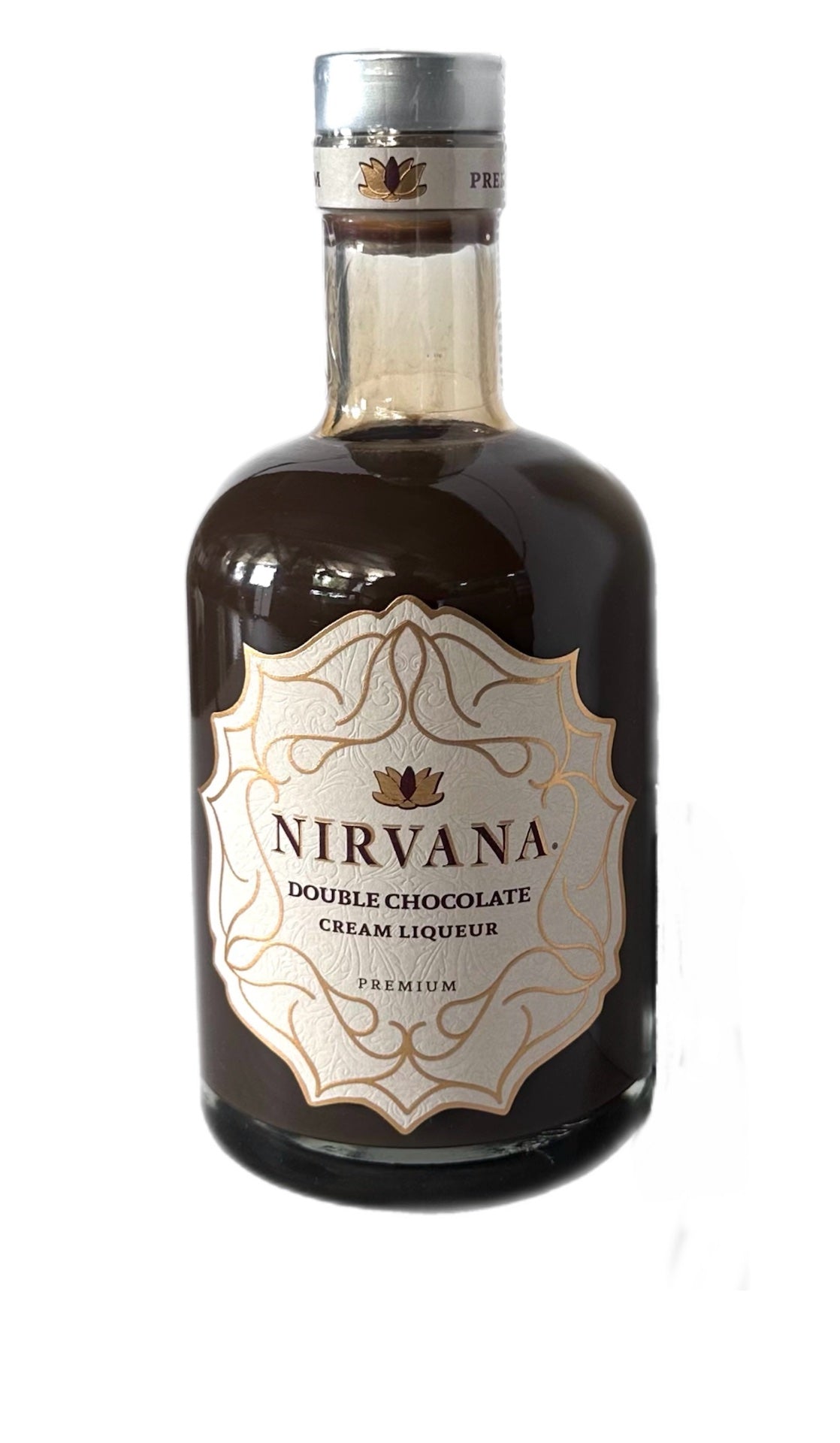 Flasche Nirvana Double Chocolate Cream Liqueur mit gold-weißem Etikett auf weißem Hintergrund, Schokolikör in dunklem Braun.