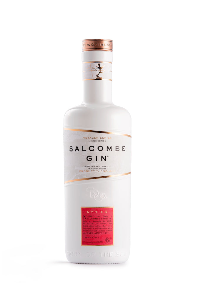 Salcombe Gin Daring, limitierte Edition, weiße Flasche mit kupfernen Akzenten und rotem Etikett, hergestellt in South Devon, England.
