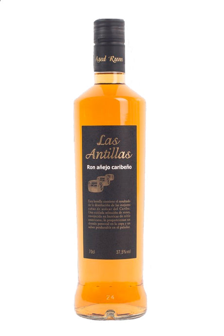 Flasche Las Antillas Ron Añejo Caribeño mit schwarzem Etikett und goldfarbener Flüssigkeit, 70 cl, 37,5 % Vol. Alkohol.