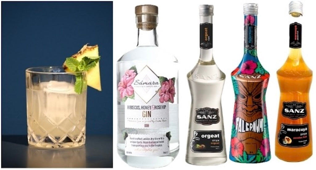 Saturn Cocktail-Set mit Samara Gin, Maracuja-, Orgeat- und Falernum-Sirup sowie fertigem Drink mit Ananasscheibe.