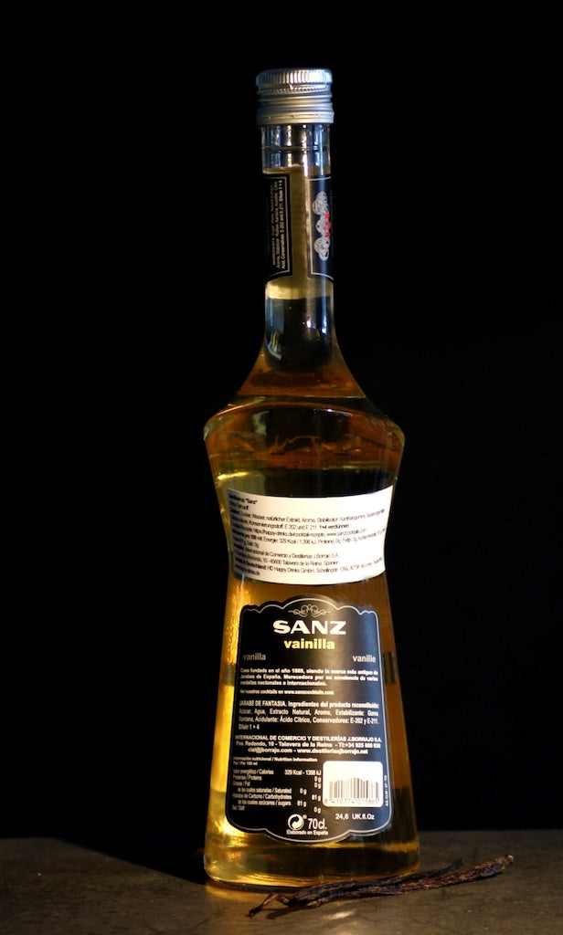 Rückseite der Vanillesirup Sanz 700 ml Flasche mit Etikett und Vanilleschote.