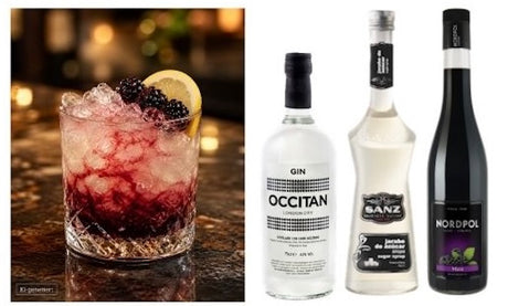 Bramble Cocktail neben Occitan Gin, SANZ Zuckersirup und Nordpol Brombeerlikör