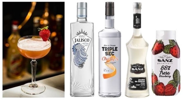 Erdbeer Margarita Cocktail Set mit Tequila, Triple Sec, Erdbeerpüree, Zuckersirup und fertigem Cocktail im Glas