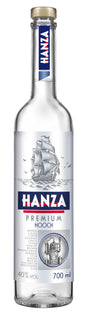Klare Glasflasche Hanza Premium Hooch Vodka 700 ml mit Segelschiff-Motiv und blau-rotem Etikett auf weißem Hintergrund.