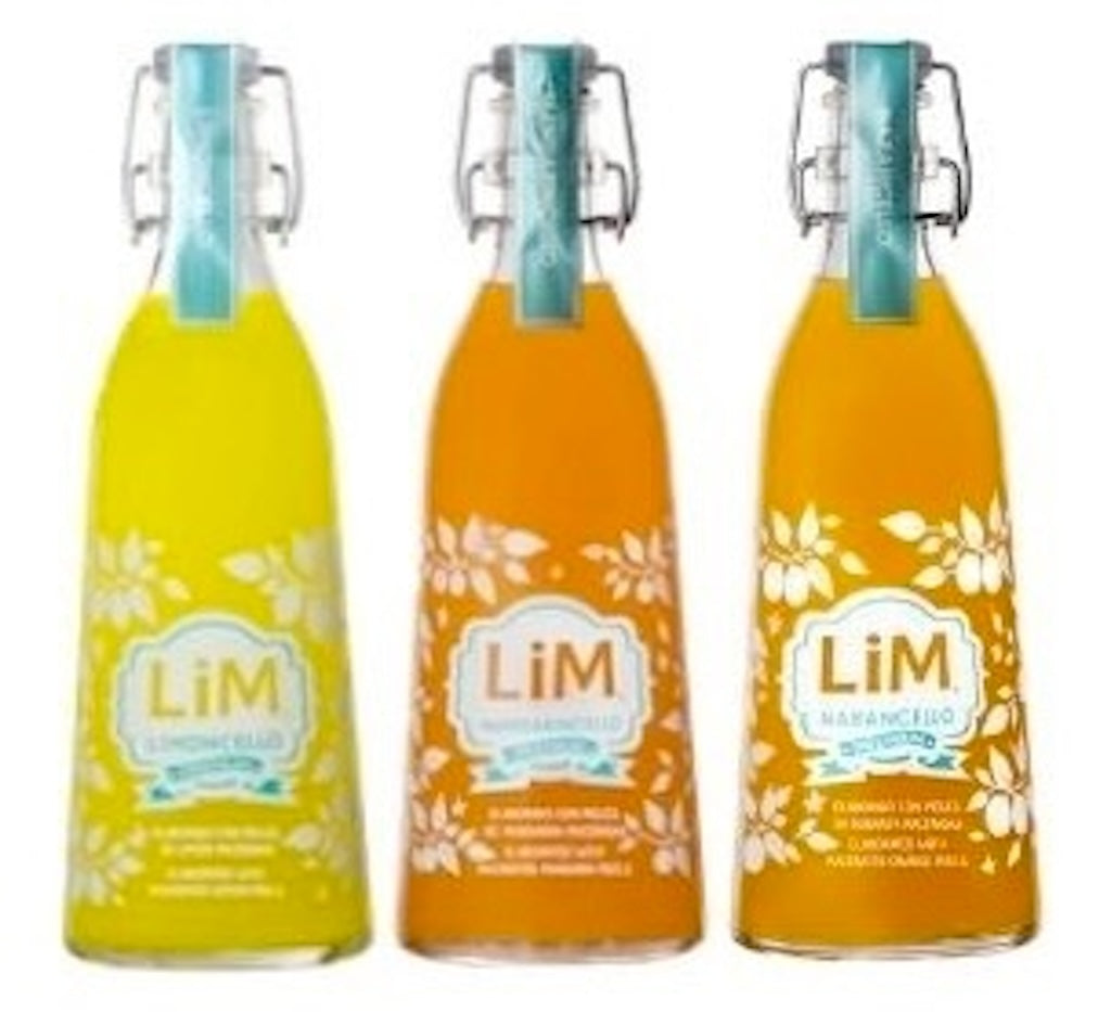 Lim Zitrusliköre Set mit Limoncello, Mandarincello und Narancello in drei schlanken Flaschen mit Bügelverschluss.