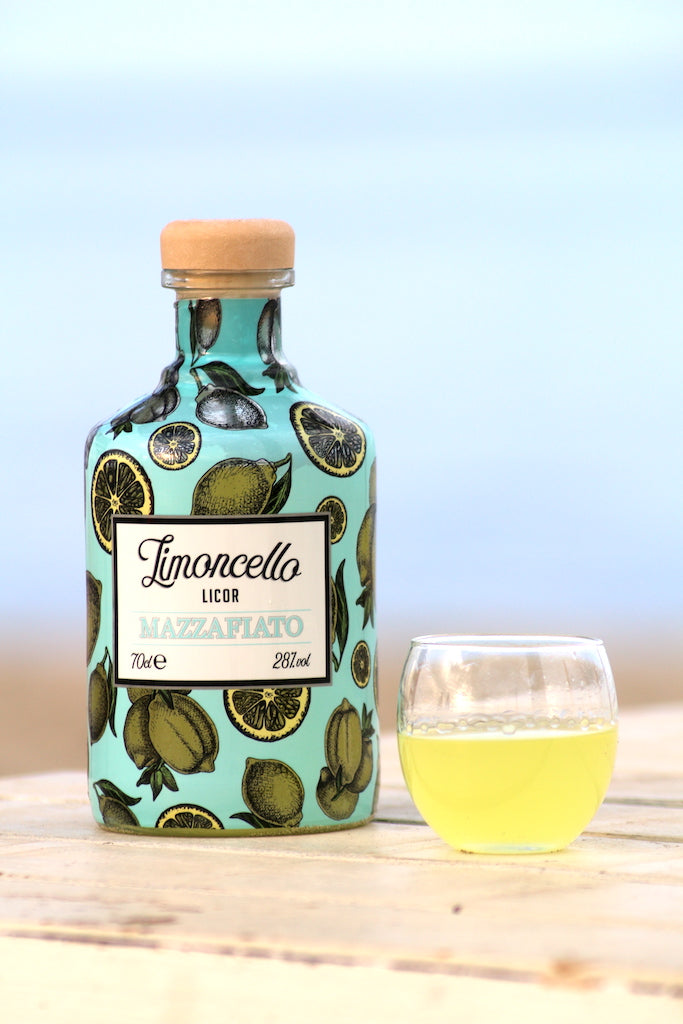 Limoncello "Mazzafiato" mit Glas in Italien