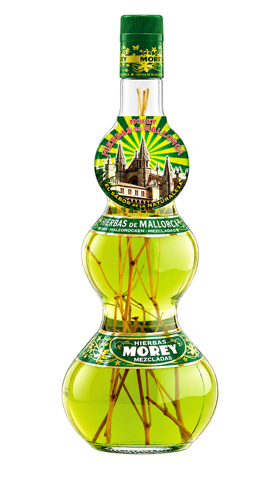 Morey Hierbas de Mallorca halbtrocken Kräuterlikör mit Kräuterzweigen in der Flasche