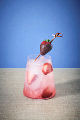 OTRA COSA Seltzer Erdbeeren Cocktail Perfect Serve