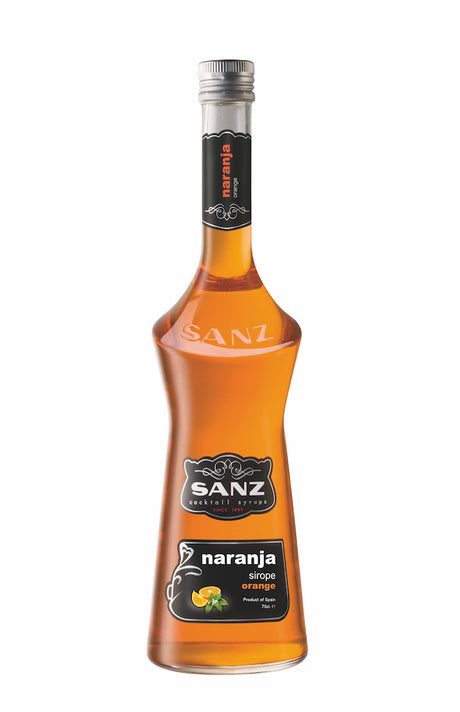 Flasche Sanz Orangensirup mit leuchtend orangener Farbe und elegantem Design auf weißem Hintergrund.