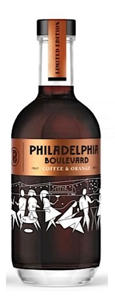 Dunkle Flasche des Philadelphia Boulevard Coffee & Orange Likörs mit kupferfarbenem Etikett.