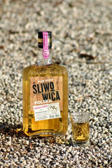 Polish Slivovitz Pflaumen Wodka mit Schnspsglas