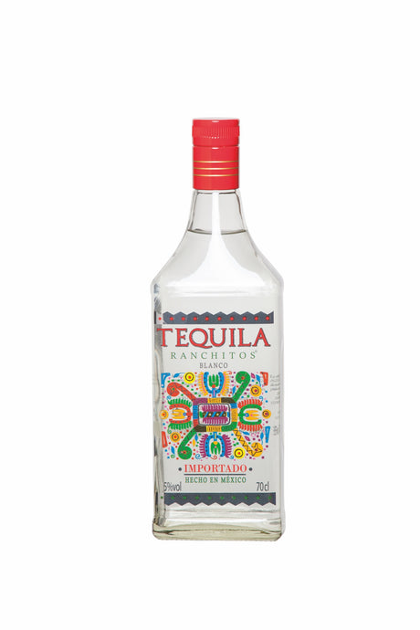 Flasche Ranchitos Tequila Blanco mit rotem Verschluss und buntem mexikanischem Motiv auf dem Etikett vor weißem Hintergrund.