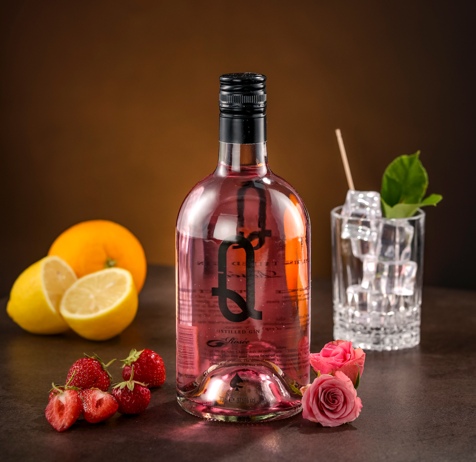 Rose Gin Q mit Rosen und Orangen