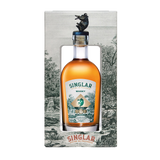 Whisky Singlar Blend 8Y in Geschenkbox mit bronzenem Wildschweinverschluss und detailreicher Illustration der Provence.