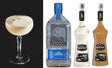 Spicy Pisco Sour im Cocktailglas, daneben Pisco MalPaso Pedro Jimenez, weißer Zuckersirup und Ingwer-Chili-Sirup von Sanz.