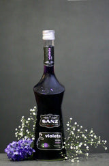 Violeta Sirup Sanz mit Blumen